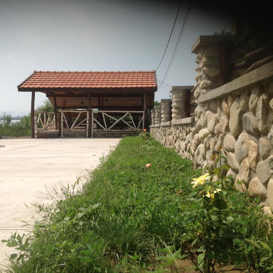 Laguna Lodge *