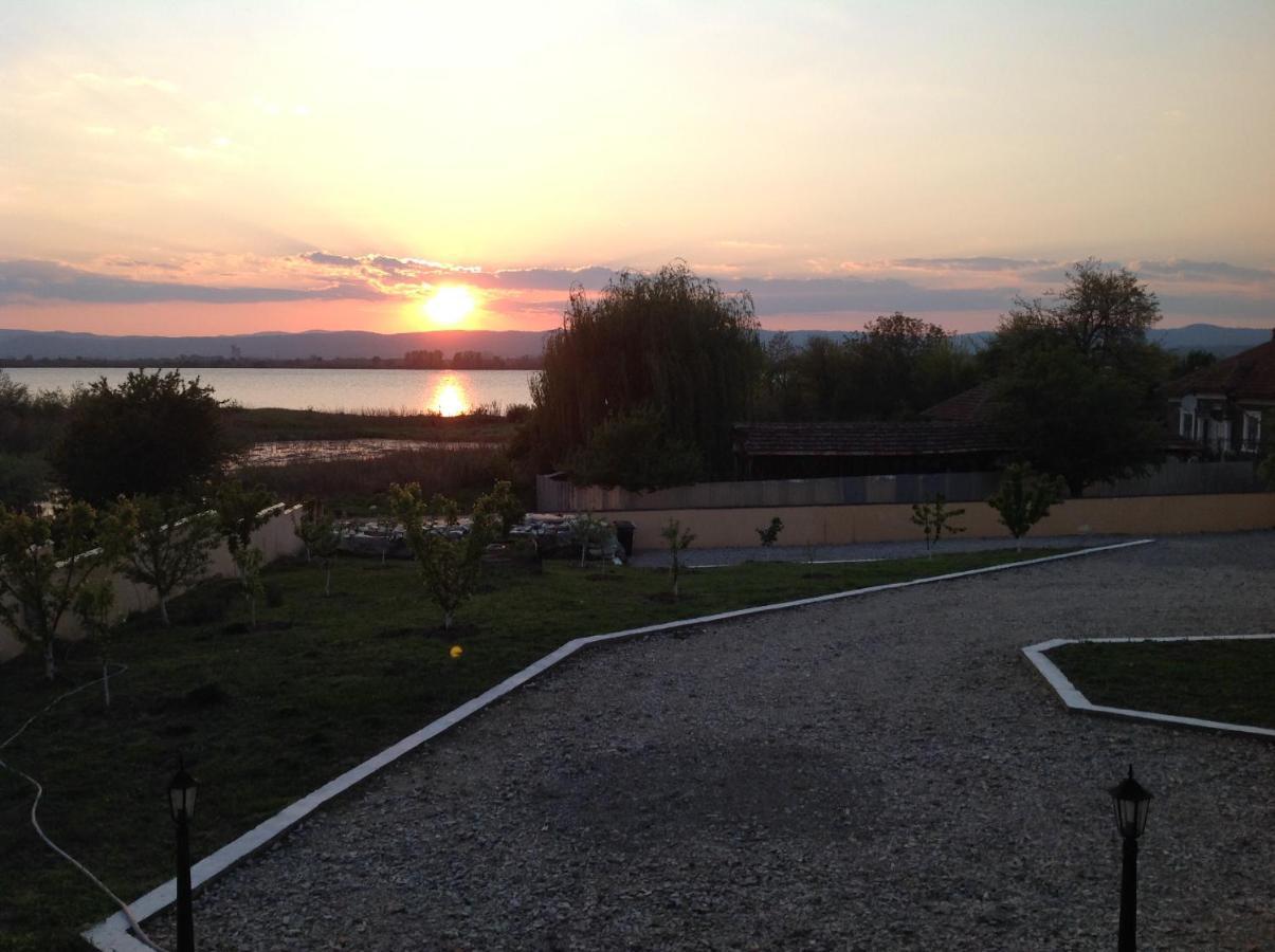 Lodge Laguna Crivina (Burila Mare)